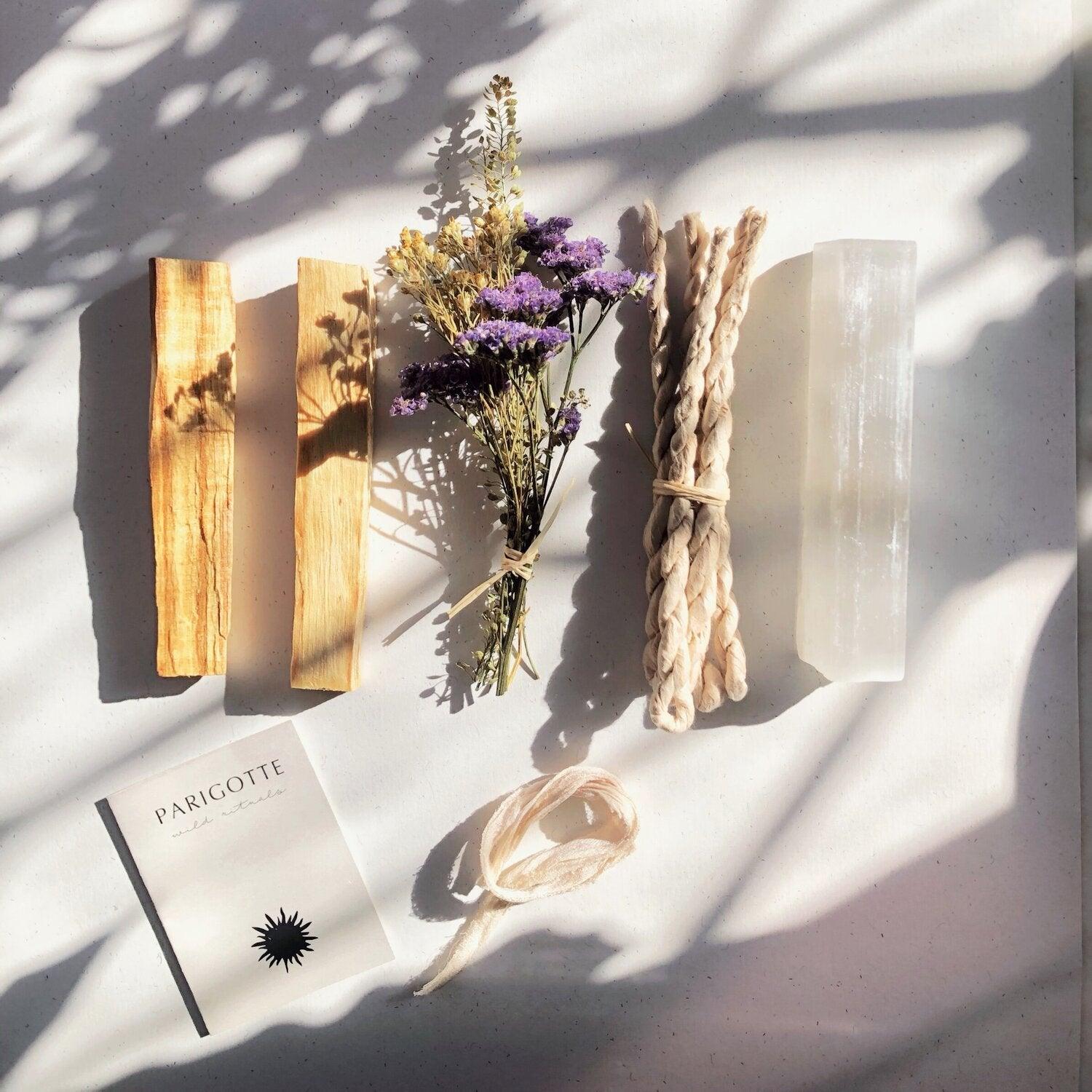 Palo Santo, Selenite, Incenses and Dried Flowers - THE SUS&TAIN STORE