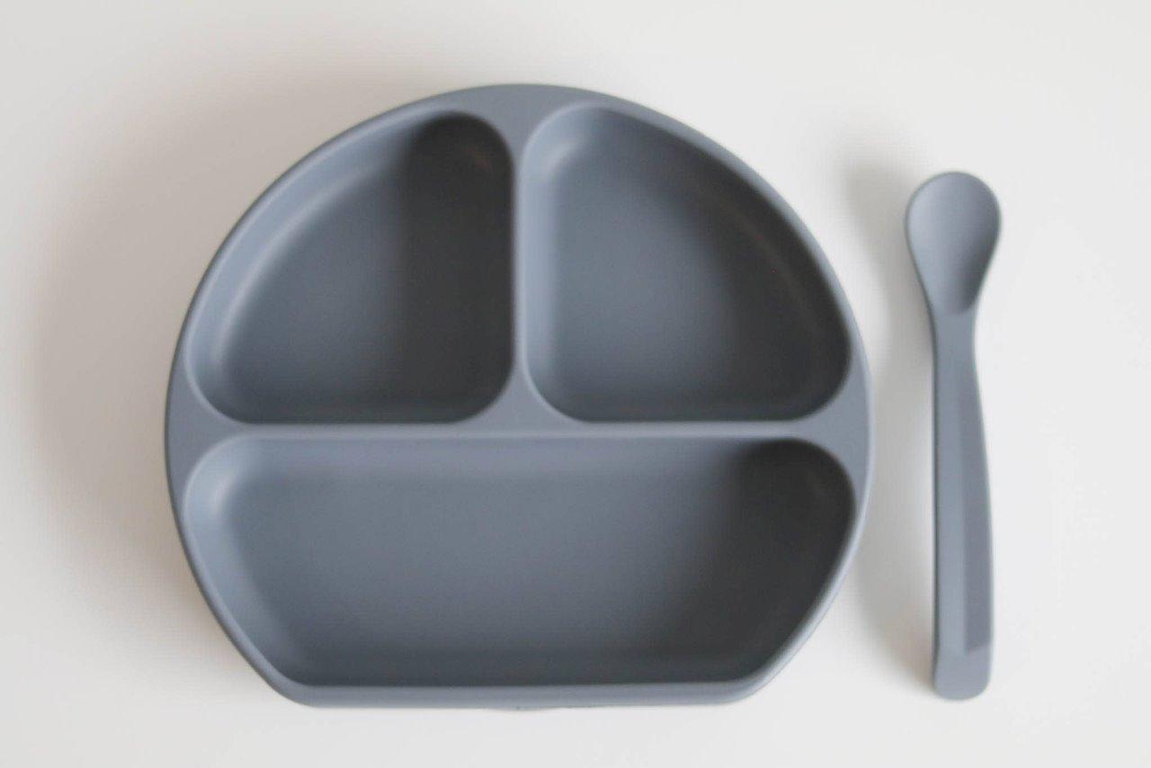 Silicone Suction Plate With Lid and Spoon - THE SUS&TAIN STORE